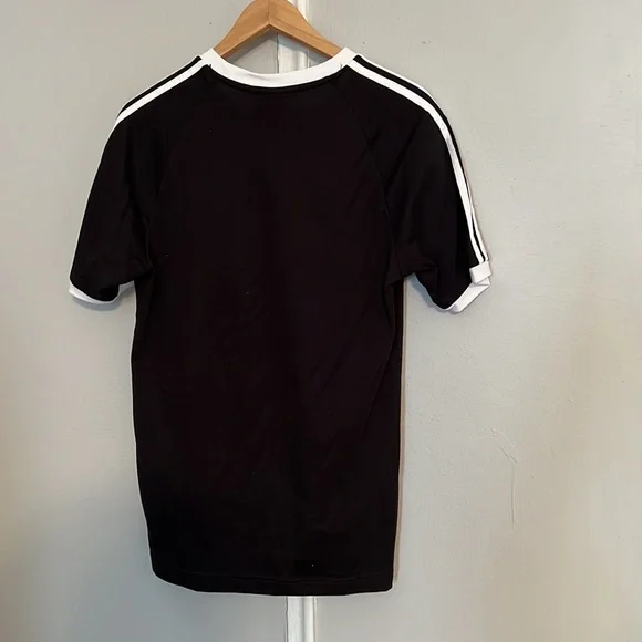 HP!! 🎊 NWT 3 stripes adidas tshirt - Picture 4 of 4